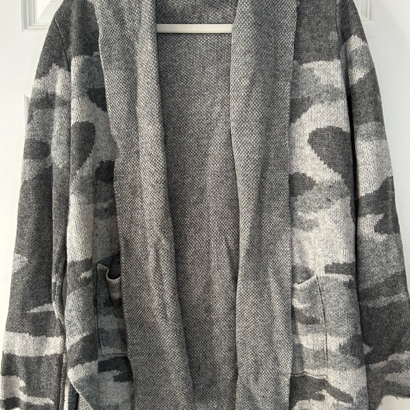 Splendid Camouflage Hooded Cardigan - Picture 2 of 8